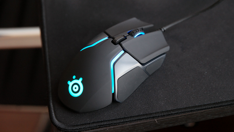While it’s not as colorful as some of its competitors, the Rival 600 does include adjustable RGB lights.